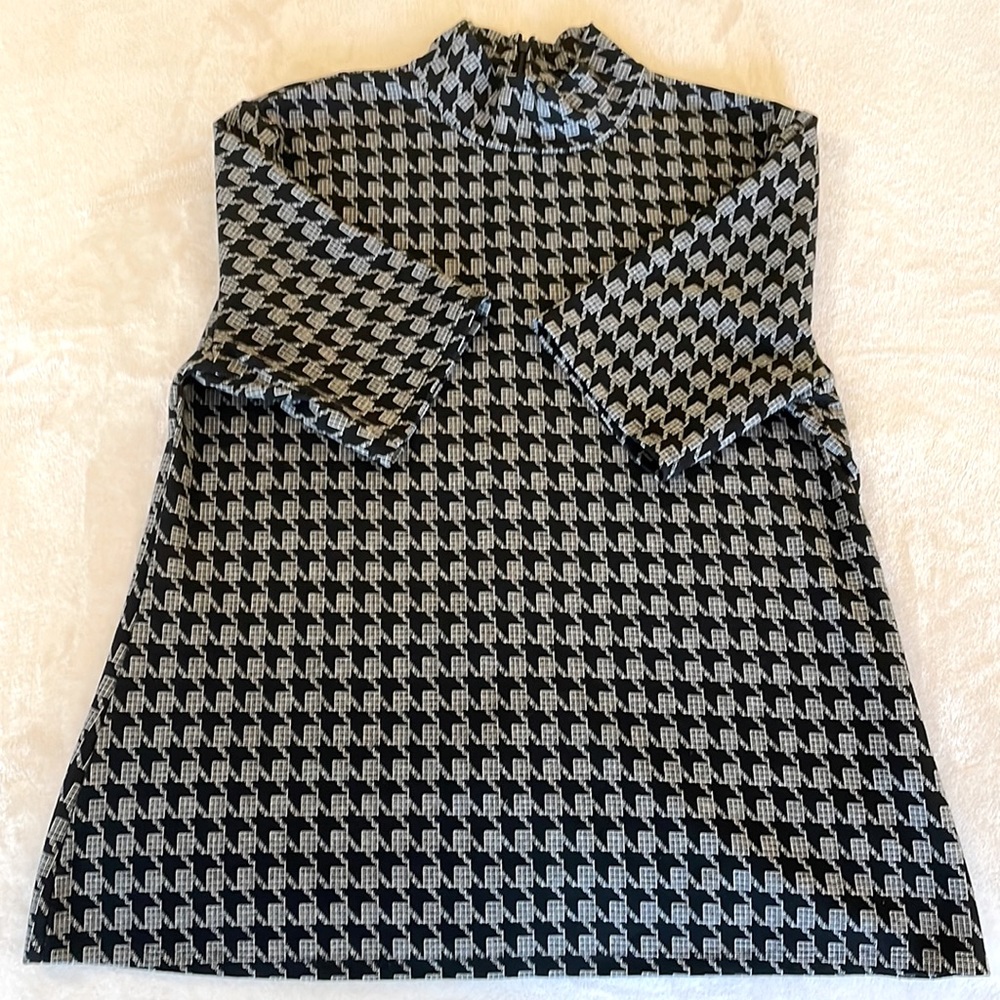 New York & Company Fitted Mock Neck, Size XL